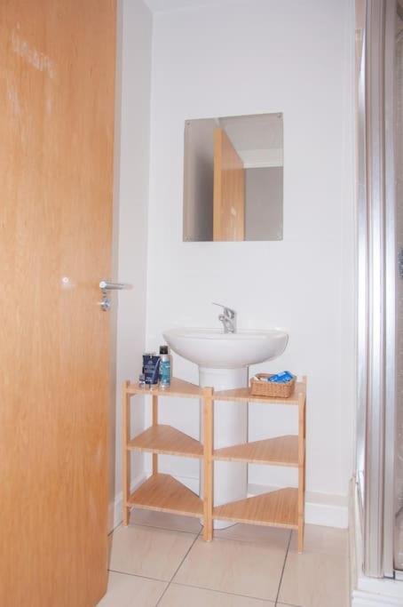2 Bed 2 Bath Apartment With Canal View Dublin Exterior photo